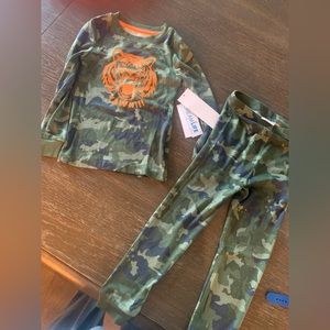 NWT Dream Life Pajamas - size 4